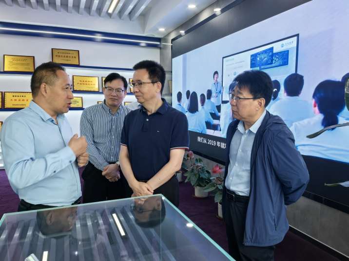 浙江大学杨德仁院士一行莅临188金宝搏国际
考察调研  