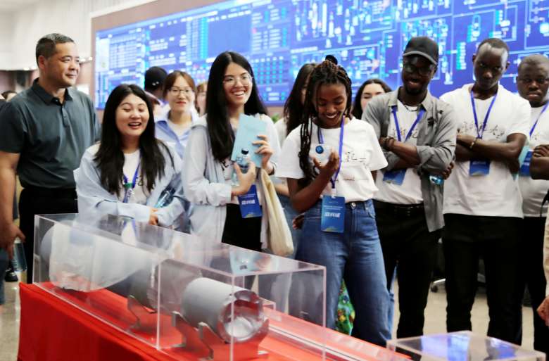 北京师范大学留学生赴188金宝搏国际
开展研学活动  